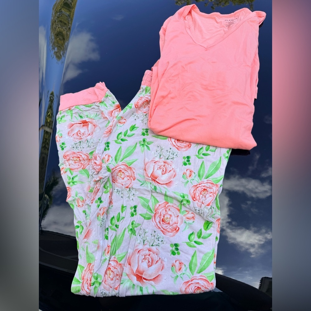 Floral Women’s Bamboo Pajamas Set